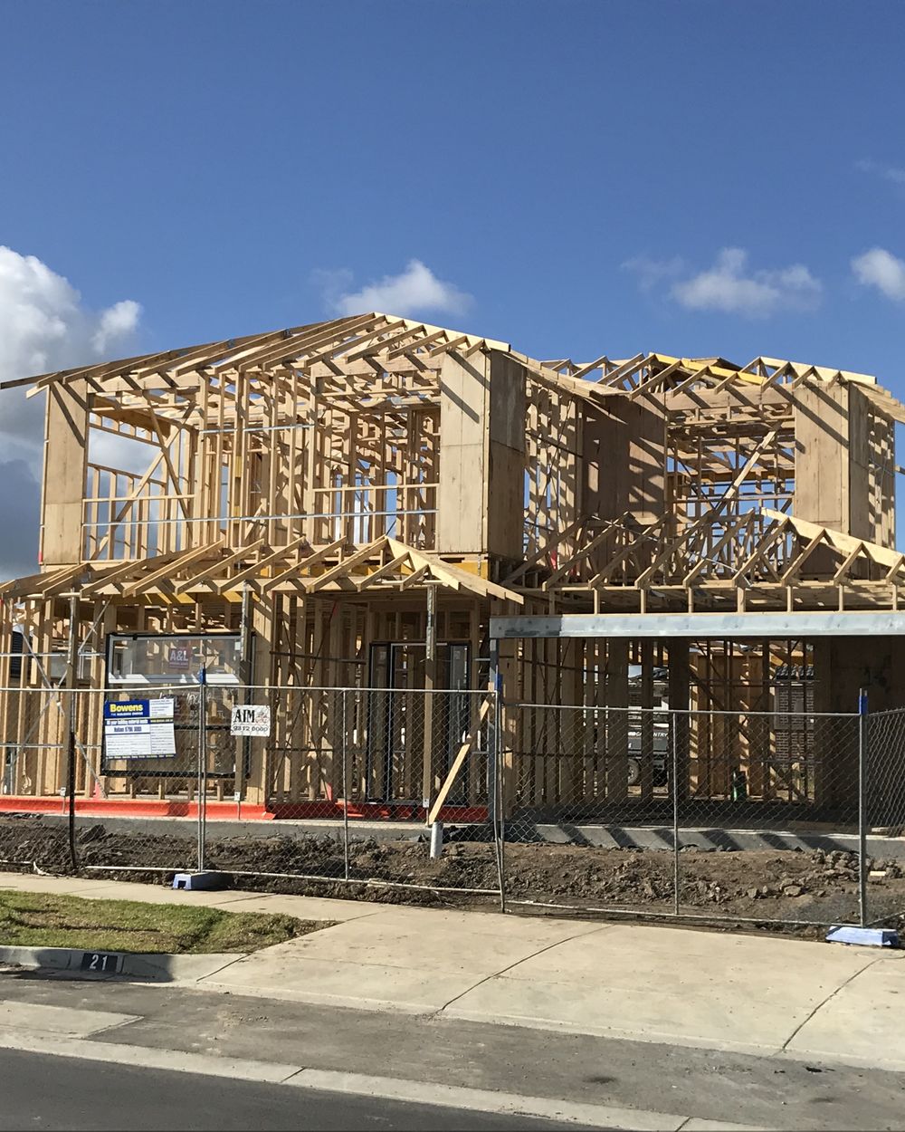 Sandy Road build in progress, timber frame and trusses standing, aug 2018