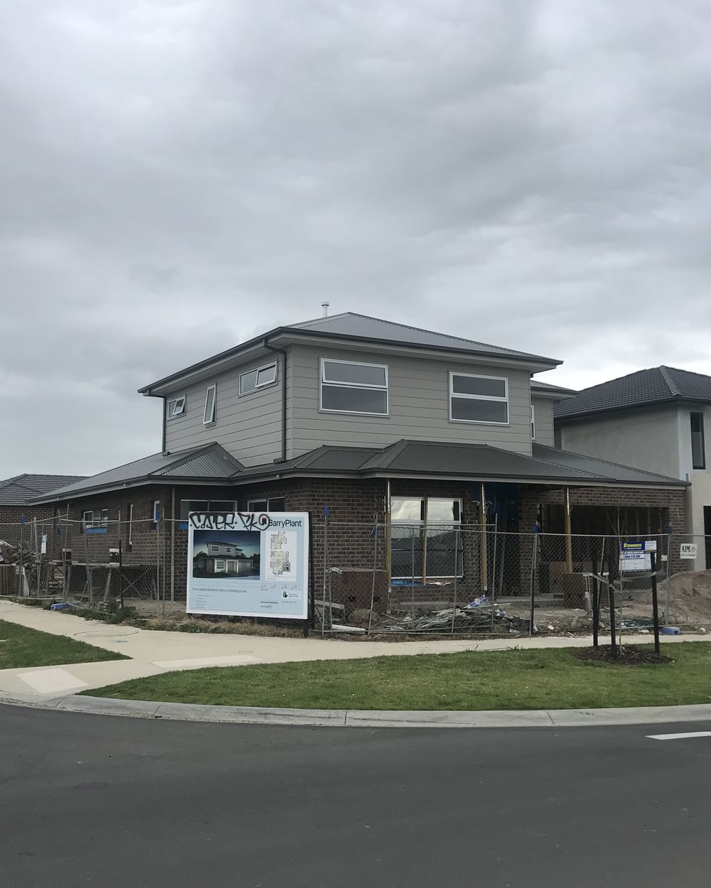 Sandy Road build in progress, roofed and clad at lock-up, oct 2018